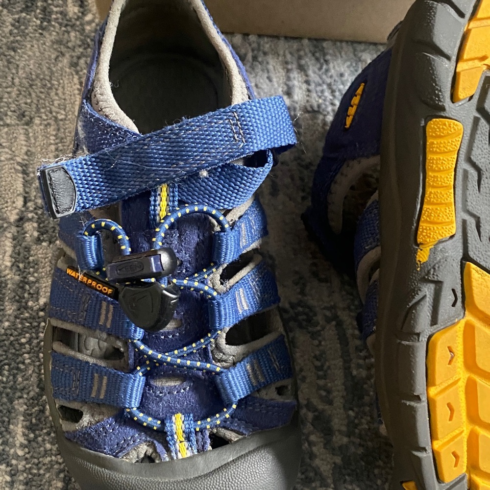 Keen Kids Newport H2 Sandals in Blue with Yellow Accents - Picture 2 of 3
